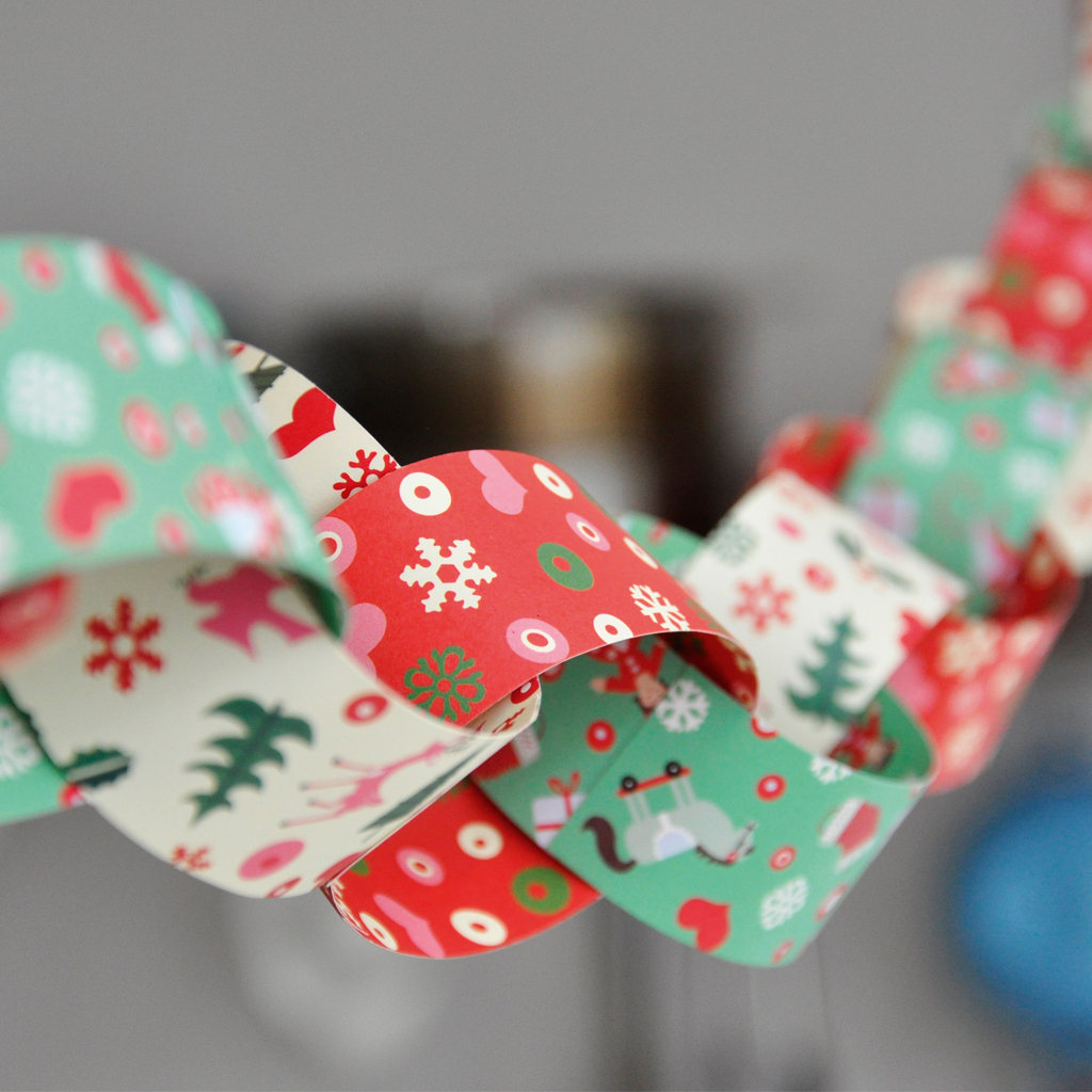 PAPER CHAIN KIT MAKE YOUR OWN RETRO CHRISTMAS DECORATION